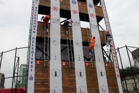 İtfaiyeciler bu kez yarışmada ter döktü