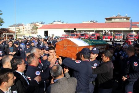 İtfaiyeciler mesai arkadaşlarını kaybetti