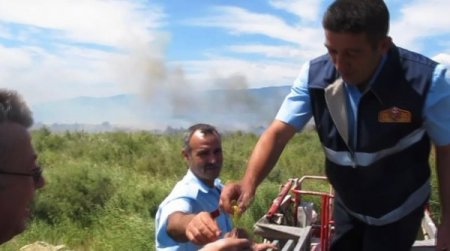 İtfaiyeciler Sazlık Yangınında Bayramlaştı