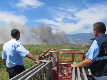 İtfaiyeciler Sazlık Yangınında Bayramlaştı
