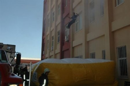 İtfaiyecilik Öğrencileri Tatbikat Yaptı