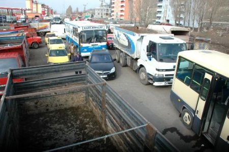 İthal Eti Protesto Eden Üreticiler, Kars-ardahan Karayolunu Trafiğe Kapattı