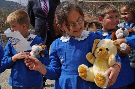 İvrindi Kaymakamı Beyaz: İnsanlara yardım, ancak dertli insanların harcıdır