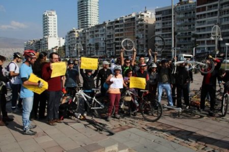 İZBAN ve metroya alınmayan bisikletliler eylem yaptı