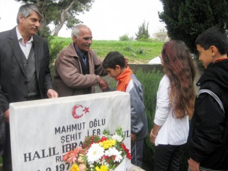 İzciler, şehit mezarını ziyaret etti