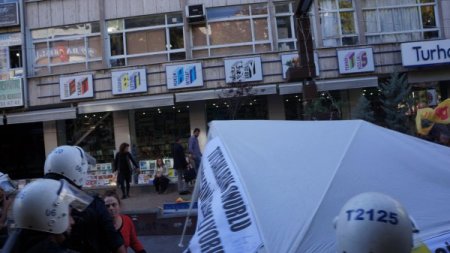 İzinsiz çadır kuran gruba müdahale: 5 gözaltı