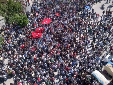 İzinsiz eylemde 'faili meçhul' şekilde hayatını kaybeden Cömert, toprağa verildi