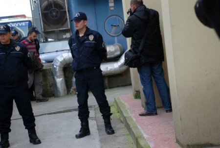 İzinsiz yürüyüş nedeniyle gözaltına alınan eylemciler adliyeye sevk edildi