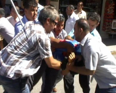 İzinsiz yürüyüş yapmak isteyen gruba polis müdahale etti