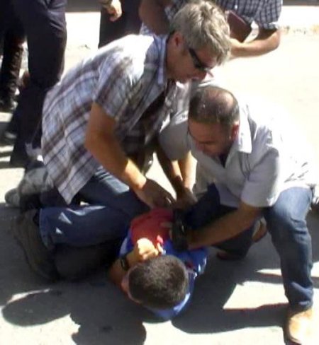 İzinsiz yürüyüş yapmak isteyen gruba polis müdahale etti