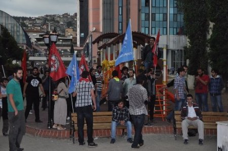 İzinsiz yürüyüşte arbede