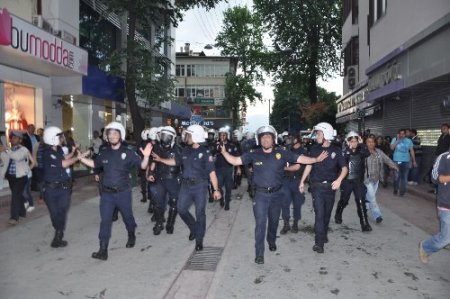 İzinsiz yürüyüşte arbede