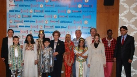 İzmir, Uluslararası Türkçe Olimpiyatları Kültür Şöleni'ne hazır