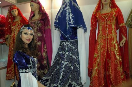 İzmir 7. Gelinlik, Damatlık ve Abiye Giyim Fuarı açıldı