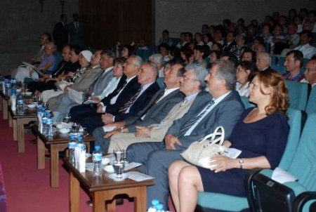 İzmir Adliyesi Çalışanlarının Oluşturduğu Koro Beğeni Topladı