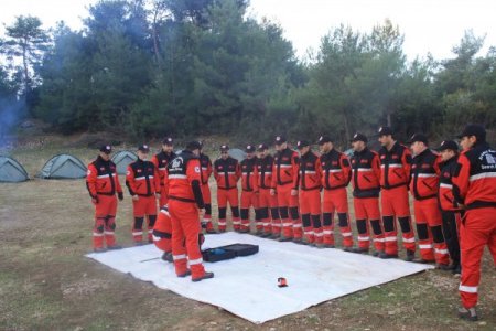 İzmir Asya Arama Kurtarma ekibi, Kaynaklar'da iki günlük kamp yaptı