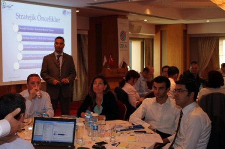 İzmir bilgi toplumuna dönüşüyor