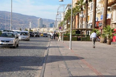 İzmir Büyükşehir, Kordon’daki trafik yasağını anketle çözecek