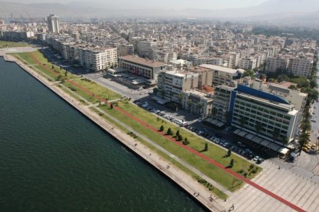 İzmir Büyükşehir, Kordon’daki trafik yasağını anketle çözecek