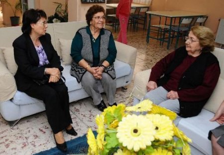 İzmir Büyükşehir Belediye Başkanı Kocaoğlu'nun Eşinden Duygulandıran Ziyaret