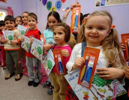 İzmir Büyükşehir Belediyesi, 500 Bin Adet Diş Fırçası Ve Macun Dağıtacak