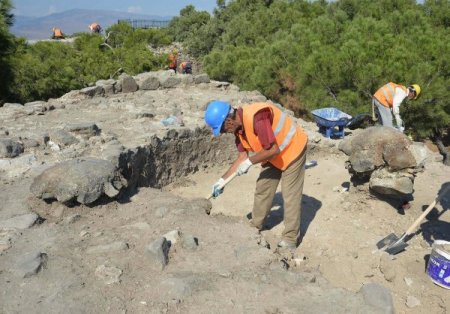 İzmir Büyükşehir Belediyesi, Kadifekale surlarını yeniliyor