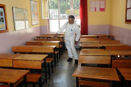 İzmir Büyükşehir Belediyesi 120 Okulu İlaçladı