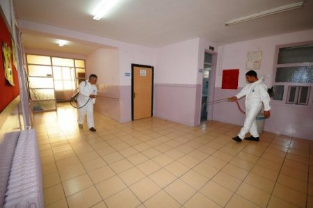 İzmir Büyükşehir Belediyesi 120 Okulu İlaçladı