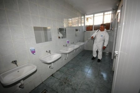 İzmir Büyükşehir Belediyesi 120 Okulu İlaçladı