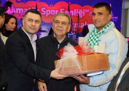 İzmir Büyükşehir Belediyesi 217 Amatör Kulübe Malzeme Yardımı Yaptı