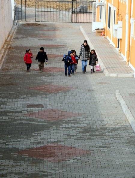 İzmir Büyükşehir Belediyesi Okul Bahçelerini Düzenliyor