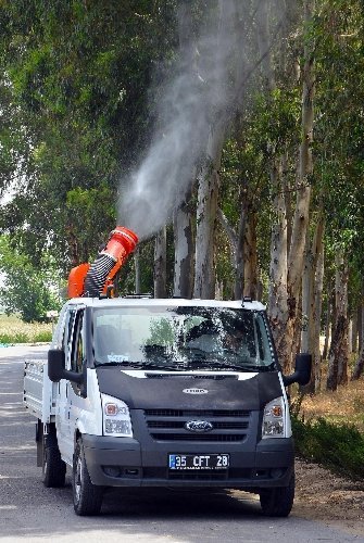 İzmir Büyükşehir Belediyesi sinekle mücadeleye 11 milyon lira ayırdı