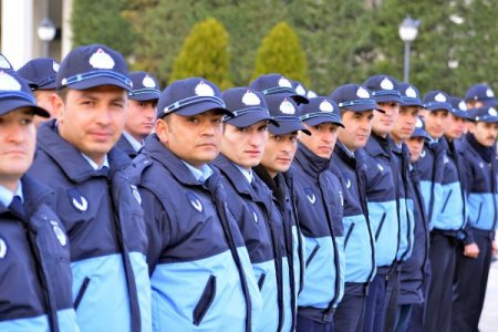 İzmir Büyükşehir Belediyesi zabıtalarını eğitiyor