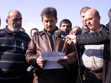 İzmir Büyükşehir Belediyesi’ni Merdivenle Protesto Ettiler