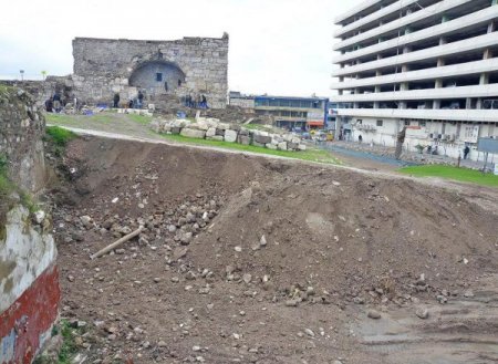 İzmir Büyükşehir: Tarih katliamı yok, tarihe saygı var