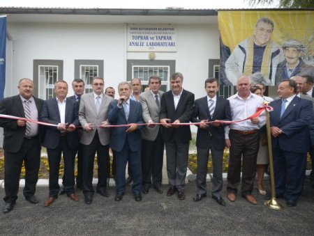 İzmir Büyükşehir Toprak ve Yaprak Analiz Laboratuvarı açıldı