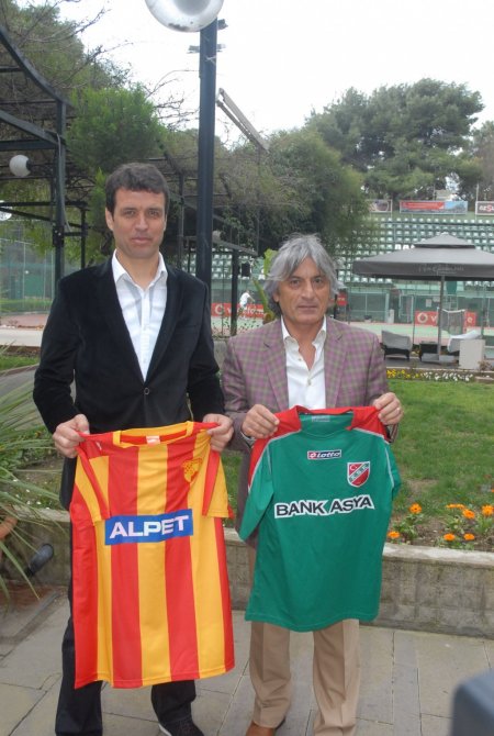 İzmir derbisi öncesi teknik direktörlerden dostluk ve sağduyu çağrısı