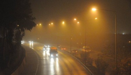 İzmir gece yoğun sis ve kirli havanın etkisinde kaldı