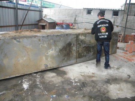 İzmir Gümrük Ekipleri 10 Numara Yağ Operasyonu Düzenledi