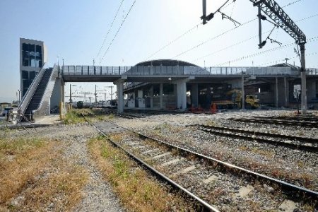 İzmir Halkapınar’da yeni yaya köprüsü devreye girdi