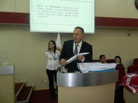 İzmir İl Genel Meclisi’nde balıklı tepki