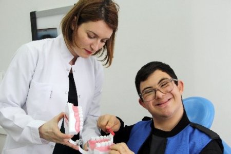 İzmir Kâtip Çelebi Üniversitesi, İyilik Polisleri'nin dişlerini tedavi edecek