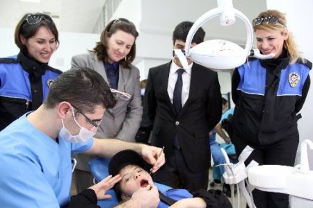 İzmir Kâtip Çelebi Üniversitesi, İyilik Polisleri'nin dişlerini tedavi edecek