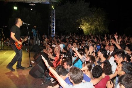 İzmir Kâtip Çelebi Üniversitesi'nde bahar şenliği