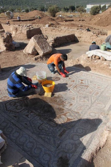 İzmir Kemalpaşa'da antik kent bulundu