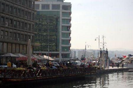 İzmir Kordonboyu'ndaki Seyir Terasları Üç Gün İçinde Yıkılacak