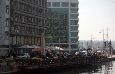 İzmir Kordonboyu'ndaki Seyir Terasları Üç Gün İçinde Yıkılacak