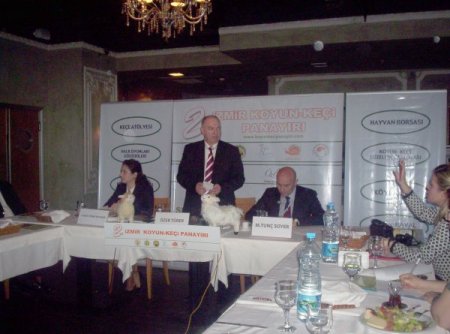 'İzmir Koyun Ve Keçi Sütü Toplamada Lider'