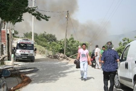 İzmir-Manisa yolunu kapatan yangın hala söndürülemedi