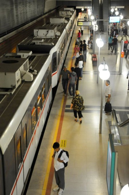 İzmir Metro’da Yolcu Memnuniyeti Yüzde 85
